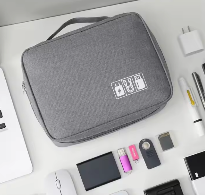 BOLSA MULTIFUNCIONAL PARA ACCESORIOS ELECTRÓNICOS (TECHBAG™)